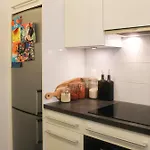 Charming 2-bedroom In The 16 Apartamento