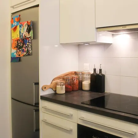 Charming 2-bedroom In The 16 Appartamento