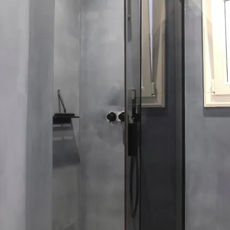 Appartamento Charming 2-bedroom In The 16 *
