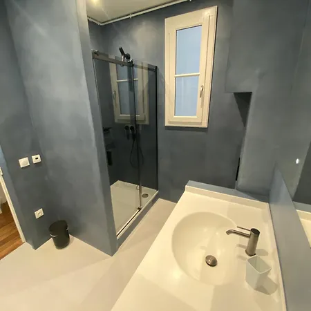 Appartamento Charming 2-bedroom In The 16 *
