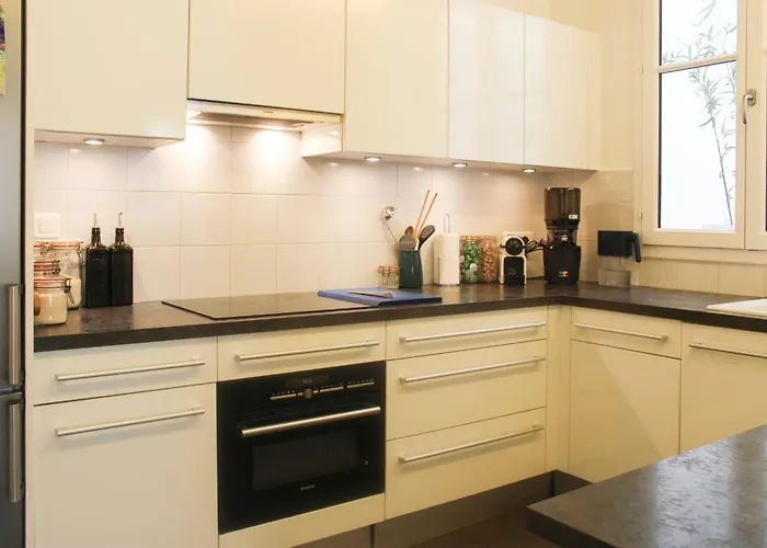 Charming 2-bedroom In The 16 *