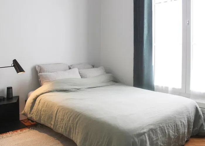 شقة Charming 2-bedroom In The 16 *