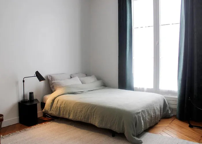 شقة Charming 2-bedroom In The 16 *