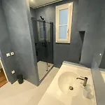 Apartman Charming 2-bedroom In The 16 *