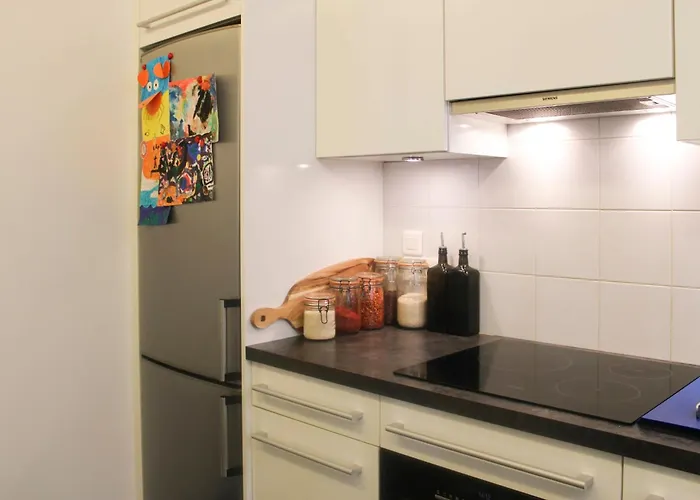 Charming 2-bedroom In The 16 公寓